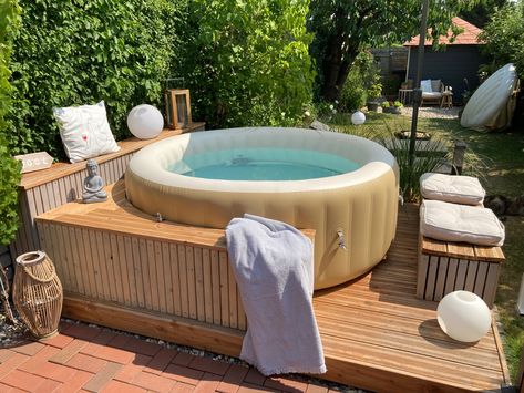 #whirlpoolumrandung Soft Tub Hot Tub, Whirpool Outdoor, Jacuzzi Deck, Hot Tub Surround, Hot Tub Room, Hot Tub Deck, Hot Tub Garden, Hot Tub Backyard, Outdoor Bath