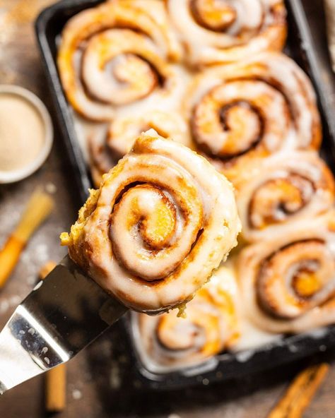 Sweet Potato Cinnamon Rolls - Romy London Jackfruit Lettuce Wraps, Sweet Potato Cinnamon Rolls, Potato Cinnamon Rolls, Jackfruit Carnitas, Potato Buns, Sweet Potato Buns, Vegan Cream Cheese Frosting, Meringue Frosting, Sweet Potato Cinnamon