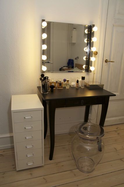 Possibly my favorite find of late!!  This was made using IKEA "Musik" light strips on either side of a mirror! Diy Makeup Mirror, Diy Dressing Tables, Hollywood Style Mirror, Diy Dressing, Ikea Makeup, Diy Vanity Mirror, Mirror Ideas, Diy Vanity, Starting Line