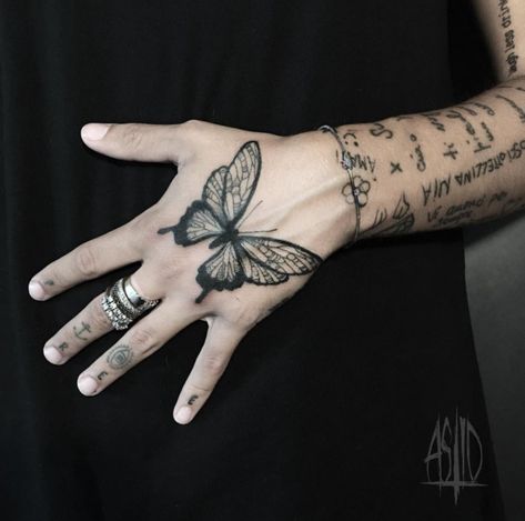 Butterfly Tattoo On Hand Men, Big Butterfly Hand Tattoo, Butterfly Hand Tattoo Men, Tattoo Prompts, Tatu Ideas, 24 Tattoo, Butterfly Hand Tattoo, Pretty Hand Tattoos, Big Butterfly