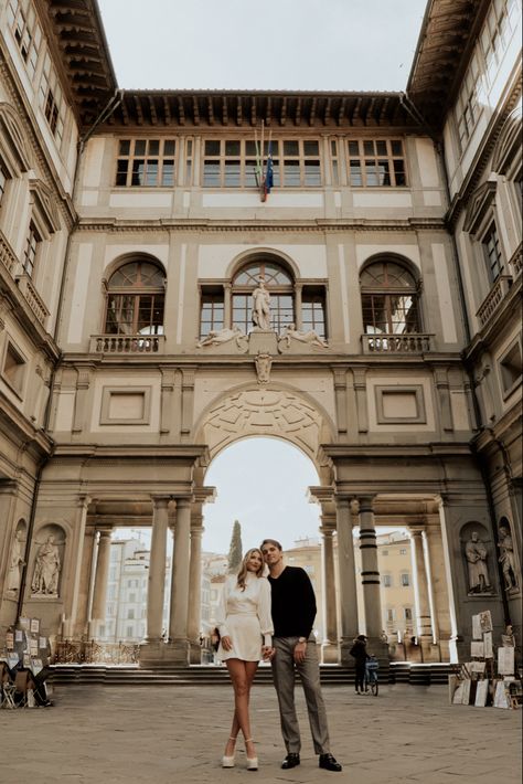 Florence Engagement Photos, Florence Photo Ideas, Florence Couple, Couple Selfie, Rome Photo, Uffizi Gallery, City Photos, Couple Selfies, Post Wedding