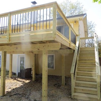 Terrasse Med Tak, Deck Stair Railing, Deck Building Plans, Second Story Deck, Door Awning, Deck Pictures, Deck Steps, Patio Deck Designs, Deck Construction