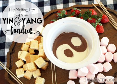 Melting Pot Yin and Yang chocolate fondue Melting Pot Cheese Fondue, Easy Chocolate Fondue Recipe, Melting Pot Recipes, Easy Fondue, Fondue Restaurant, Dessert Fondue, Fondue Dinner, Chocolate Fondue Recipe, Copy Cat Recipe