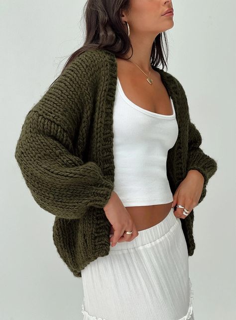 Lester Knit Cardigan Olive Oversized Chunky Cardigan, Trendy Fall Sweaters, Thick Sweater Outfit, Long Khaki Cardigan Outfit, Winter Outfits Big Bust, Shirts To Wear Under Cardigans, Affordable Fall Outfits, Cute Cardigans Outfits, Fall Outfits Gen Z