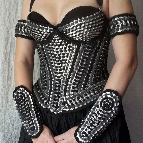 The Art of Can Tabistry: Warrior Woman Tabistry Lamellar Armour - A New Underbust Corset/Bra Design in the Works Karneval Diy, Soda Tab Crafts, Can Tab Crafts, Soda Can Tabs, Pop Tab Crafts, Can Tabs, Soda Tabs, Pop Tabs, Fest Outfits