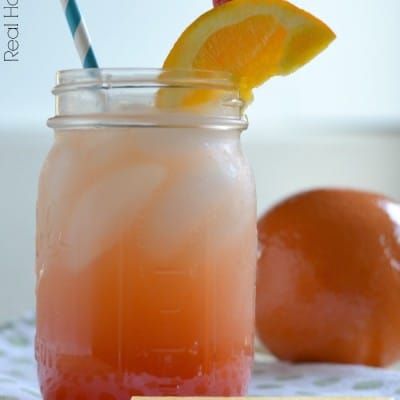 Moscato Punch, Amaretto Sour Recipe, Sour Punch, Mango Rum, Amaretto Sour, Sour Foods, Punch Recipe, Fruity Drinks, Cocktail Recipes Easy