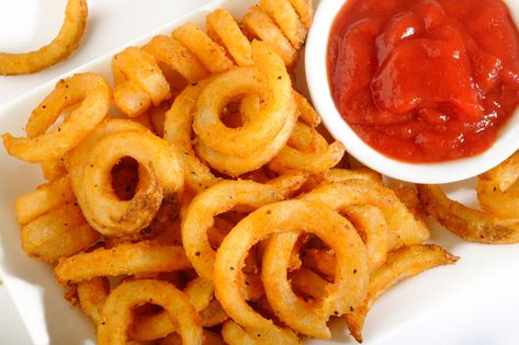 Curly Fries Recipe, Fries Healthy, Distressing Painted Wood, Potatoes Fries, Food Truck Menu, Curly Fries, Fries Recipe, Deep Fryer, Yummy Comfort Food