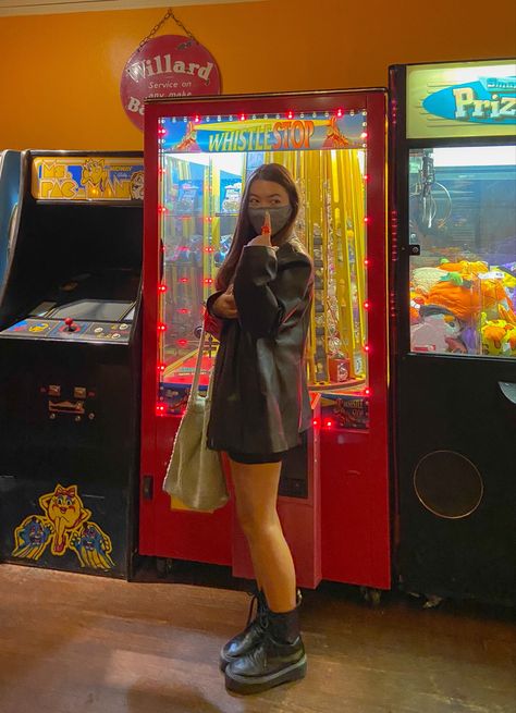 Arcade Fits Aesthetic, Arcade Outfit Ideas Aesthetic, Arcade Photoshoot Aesthetic, Cute Arcade Outfits, Arcade Outfit Ideas, Grunge Shoot, Arcade Outfit, Arcade Photoshoot, Arcade Aesthetic