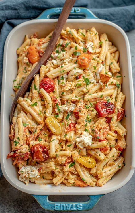 Tomato And Feta Pasta, Feta Tomato, Tomatoes Roasted, Pasta Calories, Tomato And Feta, Roasted Tomato Pasta, Salad Appetizer Cups, Tomato Pasta Recipe, Baked Feta