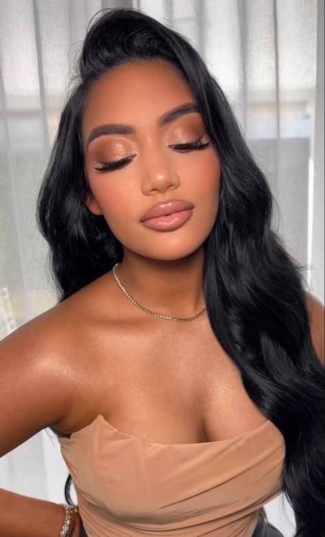 Brown Eye Makeup Glam, Soft Glam Wedding Makeup Brides Brown Skin, Black Bridesmaids Makeup Ideas, Tan Skin Bridal Makeup, Makeup For Night Wedding, Neutral Color Makeup Looks, Makeup Black Dress Formal, Bronze Soft Glam, Bridal Makeup No Lashes