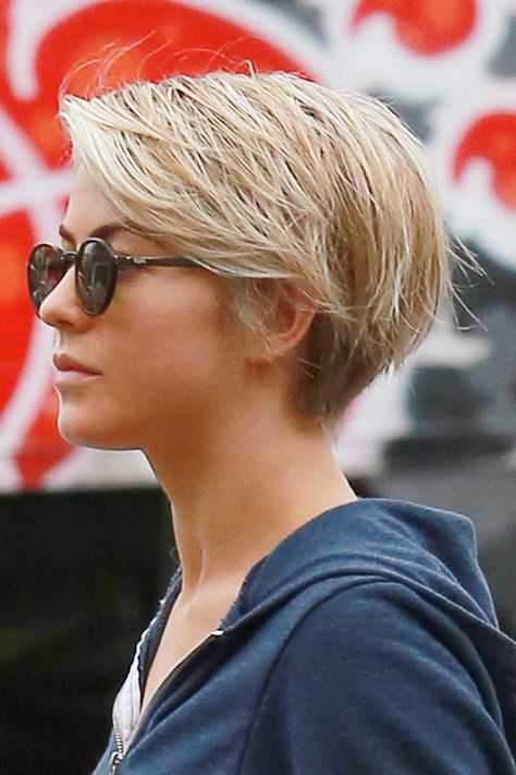 julianne hough cut and color - Google Search Julianne Hough Short Hair, Celebrity Pixie Cut, Cute Pixie Haircuts, Long Pixie Hairstyles, Long Pixie Cuts, Long Pixie, Julianne Hough, Very Short Hair, Penteado Cabelo Curto