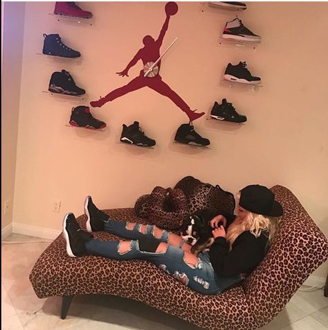 The jordans clock  Liv Morgan Jordan Bedroom Ideas, Jordan Storage, Jordan Shoe Box Storage, Jordan Clock, Jordan Bedroom, Sneakerhead Bedroom, Boy Room Bedding, Basketball Theme Room, Chicks In Kicks