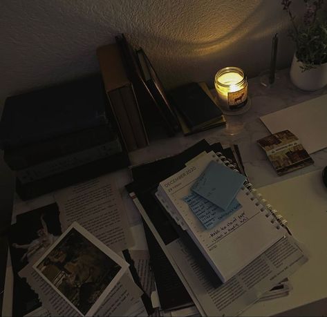 🕯📖🗝 | Dark academia study, Study motivation inspiration, School motivation Dark Academia Study, Dark Academia School, Moodboards Aesthetic, Dark Acadamia, Clothes Y2k, Grunge Fairycore, Aesthetic Dark Academia, Chaotic Academia, Study Board