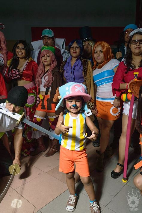 One Piece Anime Family Costume, Chopper One Piece Costume, One Piece Chopper Cosplay, Easy One Piece Cosplay, Tony Tony Chopper Cosplay, Chopper One Piece Cosplay, Chopper Costume, Easy Character Costumes, Chopper Cosplay