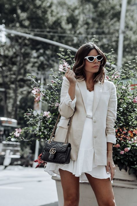 White Sunglasses Outfit, White Clothes, White Sunglasses, Gucci Marmont, Blazer Beige, Looks Street Style, Work Style, Outfit Look, Nyc Fashion