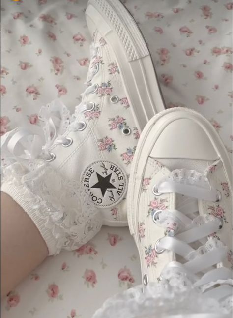 Coquette Doll, Cute Converse Shoes, Cute Converse, Mode Kawaii, Trendy Shoes Sneakers, Dr Shoes, Pretty Shoes Sneakers, Kawaii Shoes, Cute Sneakers