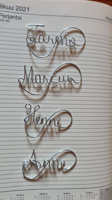 Wire Alphabet, Wire Lettering, Wire Writing, Wire Letters, Diy Wire Jewelry Rings, Wire Name, Wire Jewelry Patterns, Wire Knitting, Wire Ornaments