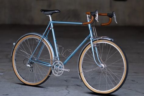 All About Randonneur Bikes: Ultimate List of Best Rando Bikes! Randonneur Bike, Mongoose Bike, Bike Technology, Long Distance Cycling, Cycling Events, Functional Artwork, Road Racing Bike, Cycling Trips, Handlebar Bag