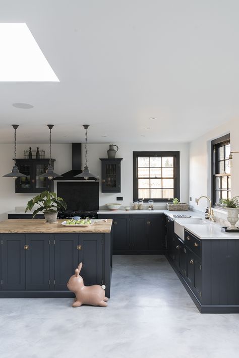 Modern Classic Contemporary Kitchen Cabinets, Kitchen Farmhouse, Devol Kitchens, Kitchen Showroom, Metroid, Kitchens, Kitchen Paint, Kitchen Cabinet Design, Trendy Kitchen