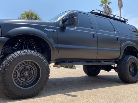 2001 Ford Excursion #2001 #ford #excursion #blackrhinowheels #nitto #fox #satinblack #wrap #lifted #custom Ford Excursion Mods, Ford Excursion Overland, Ford Excursion Diesel, Ford Super Duty Trucks, Black Rhino Wheels, Custom Truck Beds, Truck Beds, Super Duty Trucks, Lincoln Aviator