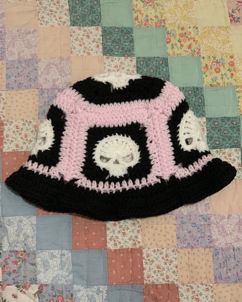 Pastel Goth Crochet, Crochet Elephant Pattern, Crochet Festival, Crochet Skull, Crochet Business, Crochet Clothing And Accessories, Crochet Design Pattern, Crochet Elephant, Crochet Inspo