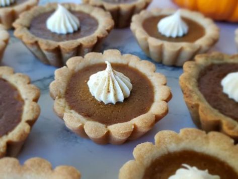 Pumpkin Pie Shortbread Tartlets Shortbread Sugar Cookie Recipe, Pumpkin Tartlets, Pie Tartlets, Pumpkin Pie Tarts, Dessert For Thanksgiving, Shortbread Cookie Crust, Pumpkin Pie Cookies, Pumpkin Tarts, Best Pumpkin Pie