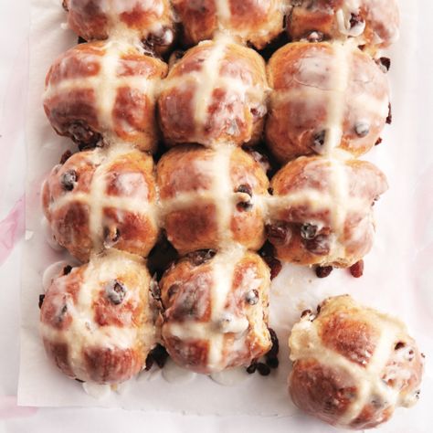 Hot cross buns Easter Breads, Easter Hot Cross Buns, Easter Baking Recipes, Cross Buns Recipe, Hot Cross Buns Recipe, Hot Cross Bun, Easter Brunch Food, Easter Bread, Easter Baking