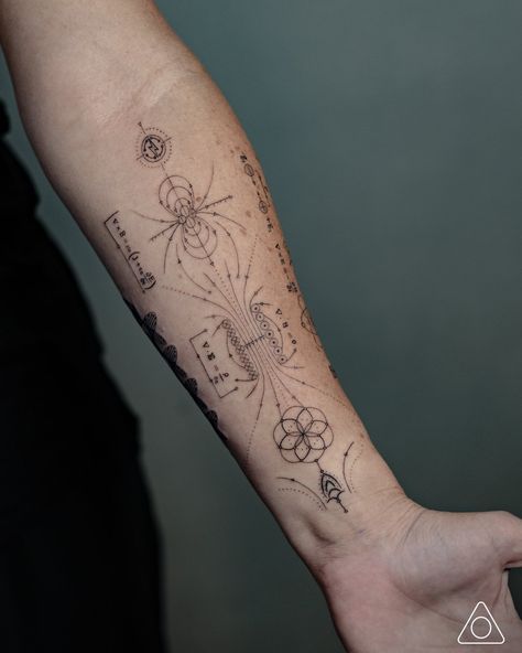 Fine line geometric tattoo titled "Electro Kid," featuring Maxwell's equations, electromagnetic fields, Bohr's atom model, and an abstract Scottish thistle. Newtons Cradle Tattoo, Physics Equation Tattoo, Atom Tattoo Universe, Atoms Tattoo, Hydrogen Atom Tattoo, Maxwell Equations, Atom Tattoo, Atom Model, Los Angeles Artist