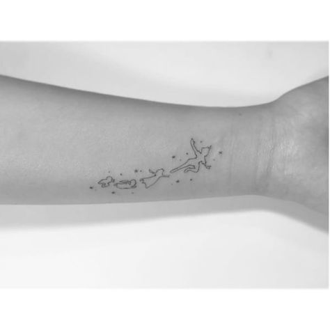 Peter Pan Tattoos, Peter Pan Tattoo, Tattoo Band, Tattoo Forearm, Polynesian Tattoo Designs, Disney Tattoo, Diy Tattoo, Band Pictures, Band Tattoo