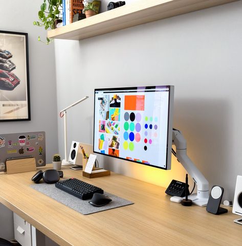 Minimal Desk Setup, Minimal Workspace, Design Studio Workspace, Minimal Desk, Computer Desk Setup, Home Studio Setup, Desktop Setup, Minimalist Desk, Desk Goals