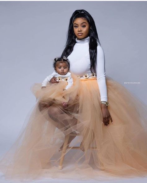 281 Likes, 1 Comments - Fabricsphere Weddings (@fabricsphereweddings) on Instagram: “Mom and daughter rich in Melanin 🥰🥰 . . . Follow @zarabella_creations  Follow @jessefashionworld. .…” Mommy Daughter Photography, Mommy Daughter Photoshoot, Mommy Daughter Pictures, Photoshoot Outfit Ideas, Mommy Daughter Photos, Daughter Photoshoot, Mother Daughter Photoshoot, Mommy And Daughter, Mommy And Baby Pictures