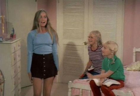 Marcia Brady's Back-to-School Style | Vogue Brady Bunch Fashion, Marcia Marcia Marcia, Marsha Brady, Marcia Brady, 70’s Aesthetic, Brady Bunch, Her Campus, Sixties Fashion, Modern Vintage Fashion