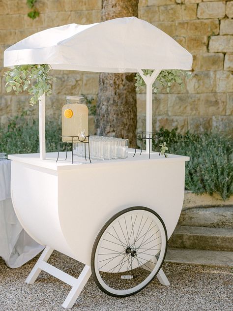 Fairytale wedding with white roses and Vera Wang dress Wedding Lemonade Stand, Barker Wedding, Gelato Cart, French Riviera Wedding, Sweet Station, Wedding Food Drink, Parisian Wedding, Provence Wedding, Saint George's