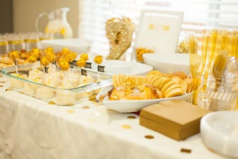 Sparkle and Shine Golden Birthday Party with Really Cute Ideas via Kara's Party Ideas KarasPartyIdeas.com #GoldenBirthday #GoldParty #Golden... Golden Birthday Snack Ideas, Golden Birthday Charcuterie Board, 18th Golden Birthday Party Ideas, Gold Snacks For Color Party, Food For Golden Birthday, Golden Birthday Brunch, Golden Birthday Party Food, Golden Birthday Snacks, Golden Food Ideas