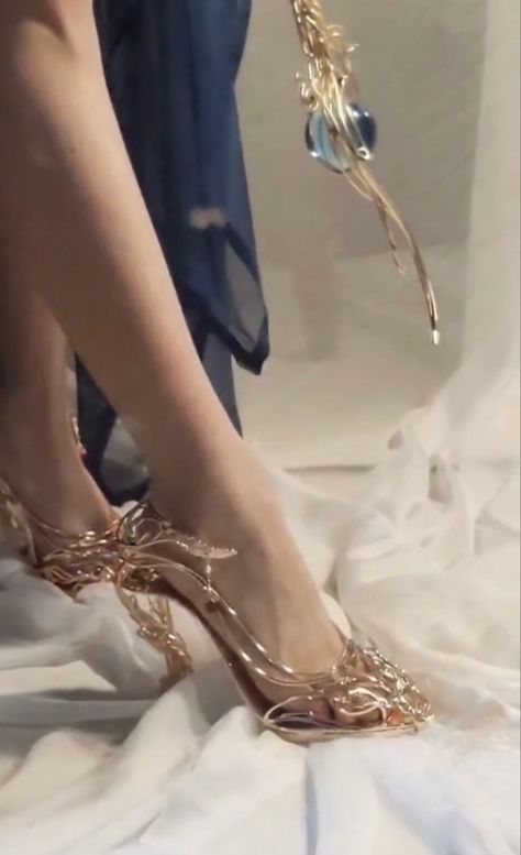 Fairy Heels, Pretty Heels, Fairy Shoes, Cute Shoes Heels, Chique Outfits, Fancy Shoes, Girly Shoes, Fairytale Dress, Aesthetic Shoes