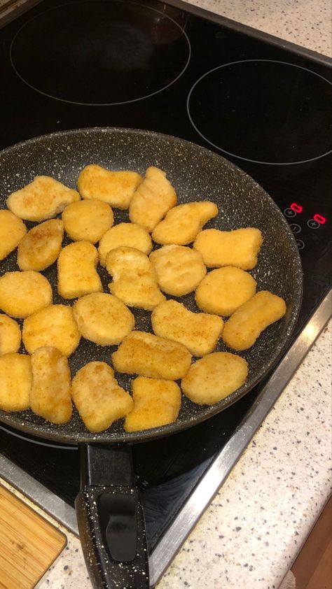 Cooking Chicken Aesthetic, Chicken Recipes Aesthetic, Chicken Nuggets Aesthetic, Nuggets Aesthetic, Chips Aesthetic, Aesthetic Chicken, Chicken Aesthetic, Cooking Fails, Recipe Aesthetic