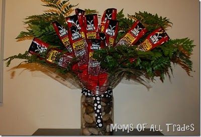 Man Valentines Bouquet Jerky Bouquet, Stick Bouquet, Beef Jerky Bouquet, Candy Boquets, Random Holidays, Beef Stick, Gift Card Bouquet, Gift Card Presentation, Man Bouquet