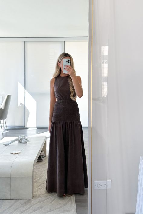 outfits for Europe, dress for Italy, linen dress, dress for europe, maxi dress, brown linen dress, vacation outfit, travel aesthetic, european summer fashion Linen Maxi Dress Outfit, Dress For Italy, Outfits For Europe, Europe Dress, Brown Linen Dress, European Summer Fashion, European Fashion Summer, Outfit Aesthetics, Going Out Looks