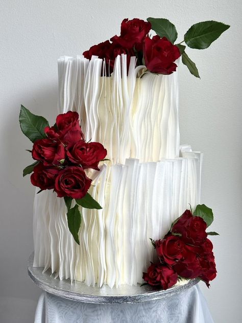 Red Rose Birthday Cake, Cake With Red Roses, Wedding Cake Two Tier, Red Rose Wedding Cake, Henna Cake, Wafer Cake, Rosé Birthday Cake, Dark Red Wedding, Orchid Wedding Cake