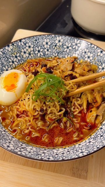 That Foodie Girl✨ on Instagram: "Homemade Chicken Broth Ramen 🍜 🥬   Recipe on website link in bio or search thatfoodiegirl.in  #ramen #homemade #20minutesmeal #ramen #korean #koreanfood #kimchi #noodles #midnight #easymeals #trendingreels #ramenbowl #thatfoodiegirl" Rice Noodle Ramen Recipe, Kimchi Noodles, Ramen Broth, Ramen Recipe, Garlic And Ginger, Instant Ramen, Ramen Recipes, Broth Recipes, Ramen Bowl