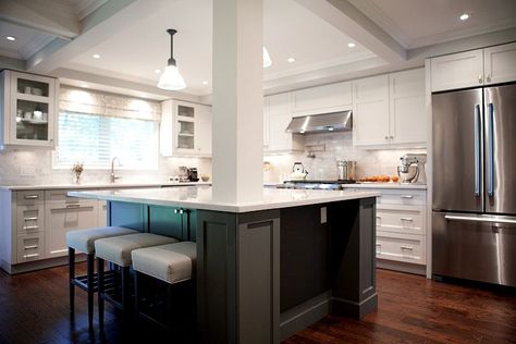 In this split, the ceilings were coffered and recessed lighting was added. A support post remains but helps frame the kitchen. This island must be amazing for entertaining and cooking. Photo courtesy of Sweet Maple. Kitchen Island With Columns, Split Level Kitchen, Split Level Kitchen Remodel, Remodel Kitchen, Trendy Kitchen, Kitchen Remodel Idea, Kitchen Makeover, Kitchen Colors, Kitchen Layout