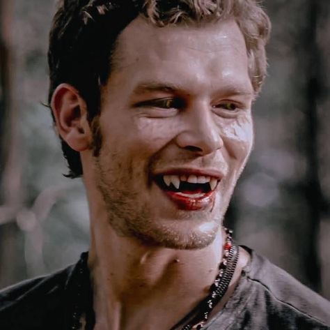 Klaus Mikealson Pics, Vampire Faces, Klaus Vampire, Baddie Books, Hybrid Aesthetic, Klaus Michaelson, Tvd Men, Supernatural Aesthetic, Dark Pics