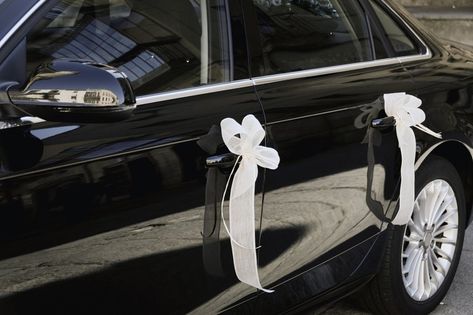 Wedding Car Ribbon, Black And White Engagement Photos, White Engagement Photos, Wedding Car Deco, Wedding Dessert Table Decor, Bouquets Of Roses, Classical Wedding, Bridal Car, Wedding Car Decorations