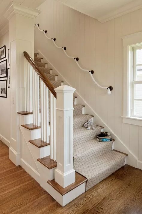 Coastal cottage style staircase with a rope handrail from 10 Coastal Style Staircases that Inspire - A Pop of Pretty Blog Eclectic Staircase, Beach House Staircase, Cottage Staircase, Beach Cottage Kitchens, Cottage Stairs, Rope Railing, Coastal Cottage Style, Handrail Design, Diy Staircase