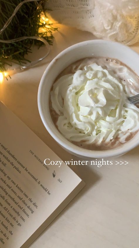 Book And Hot Chocolate Aesthetic, Hot Chocolate Instagram Story, Hot Chocolate Aesthetic Cozy, Christmas Hangout, Aesthetic Hot Chocolate, Barista Drinks, Hot Chocolate Aesthetic, Christmas Moodboard, Chocolate Aesthetic