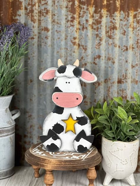 Pickitz - Etsy Critter Sitters, Farm Animals Decor, Wood Craft Patterns, Animal Cutouts, Wood Block Crafts, Cow Farm, Cow Art, Country Crafts, Craft Classes