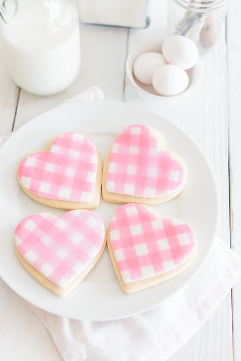 Gingham Sugar Cookies from Best Friends for FrostingDraper James Blog Cookies Best, Cookie Cookbook, Sugar Cookie Recipe Easy, Best Sugar Cookie Recipe, Summer Cookies, Easy Sugar Cookies, Best Sugar Cookies, Valentines Day Cookies, Heart Cookies