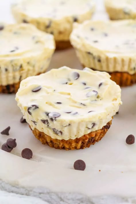 Mini chocolate chip cookie dough cheesecakes are totally irresistible with a chocolate chip cookie crust topped with creamy no-bake chocolate chip cookie dough cheesecake for a double dose of cookie flavor. Chocolate Chip Cookie Dough Cheesecake, Chocolate Chip Cookie Cheesecake, Cookie Dough Cheesecake, Mini Chocolate Chip Cookies, Mini Cheesecake Recipes, Cheesecake Cups, Peanut Butter No Bake, Chocolate Cookie Dough, Easy Chocolate Chip Cookies