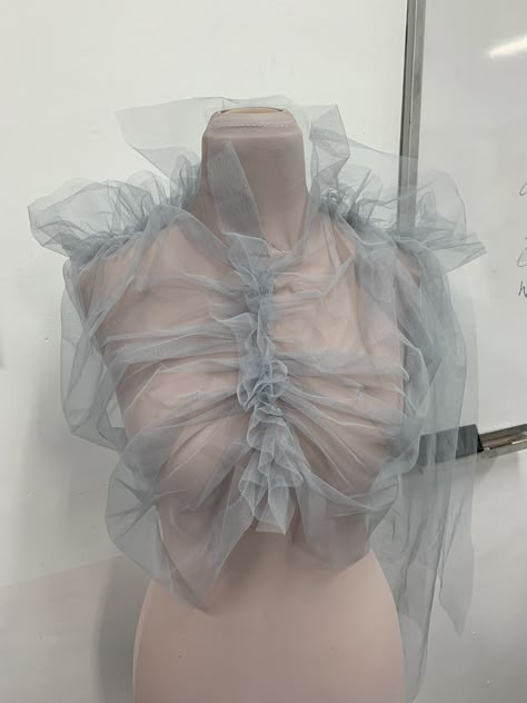 Deconstruction Fashion, A Level Textiles, Textures Fashion, Draping Fashion, Stage Costume, Diy Couture, Mode Inspo, School Fashion, Mode Inspiration