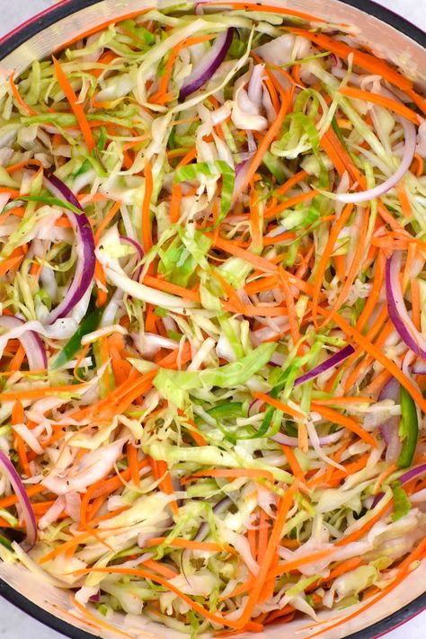 Curtido (Salvadorian Slaw) - GypsyPlate Pupusa Slaw Recipe, Papusa Recipe, Curtido Recipe, Mexican Slaw, Salvadoran Food, Beer Battered Fish Tacos, Salvadorian Food, Cabbage Salad Recipes, Meat Diet